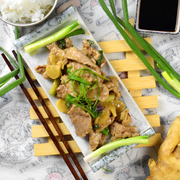 Beef stir-fry with ginger and scallion