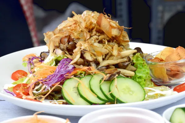 Japanese salad with mushroom 
