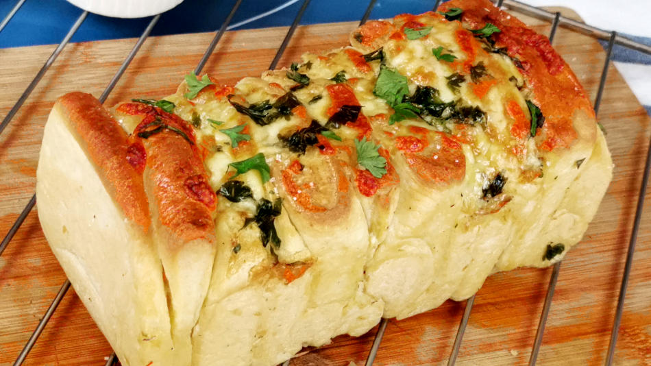 pull apart garlic bread feature image