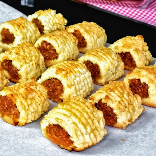 Make pineapple tart for Chinese New year celebration