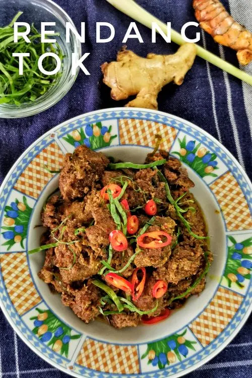 Rendang tok is the best dry beef rendang recipe from Perak. Its unique taste is from the combination of herbs and spices with slow cooking.