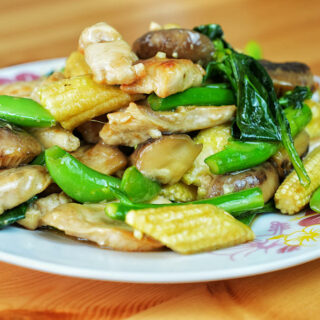 stir-fry chicken with mushrooms (1) featured image