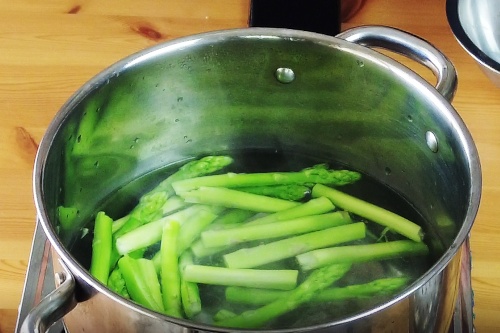 Blanch the asparagus