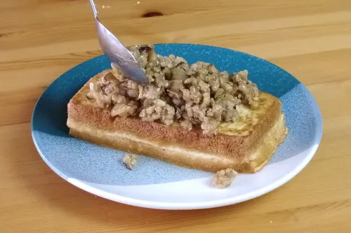 (Spread the meat sauce on the tofu to serve)