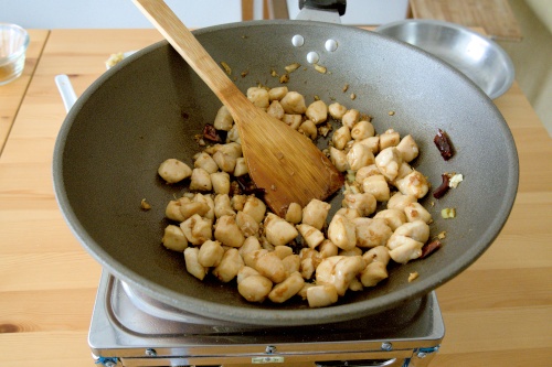 Stir-fry the chicken with the aromatic and seasonings.