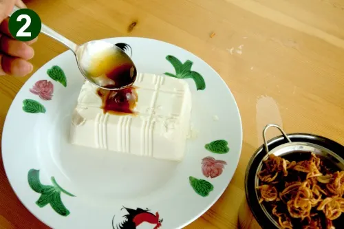 (Place the tofu on plate, season with the sauce)