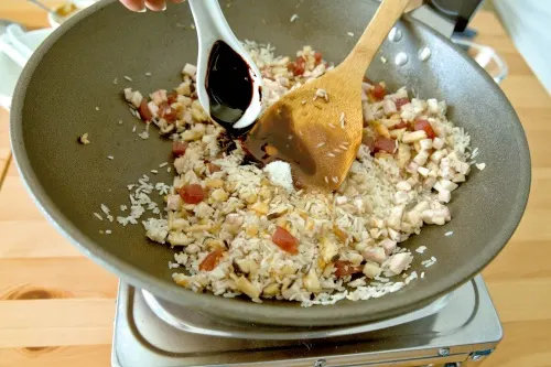 Season the taro rice