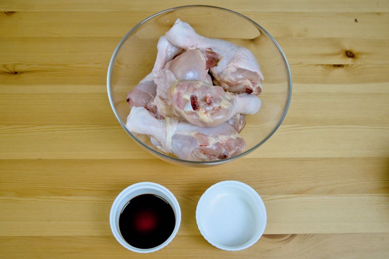 Marinate the chicken pieces with light soy sauce and salt