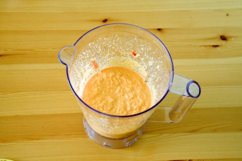 Blend all the ingredients to make a curry paste for the chicken Curry recipe Chinese style.