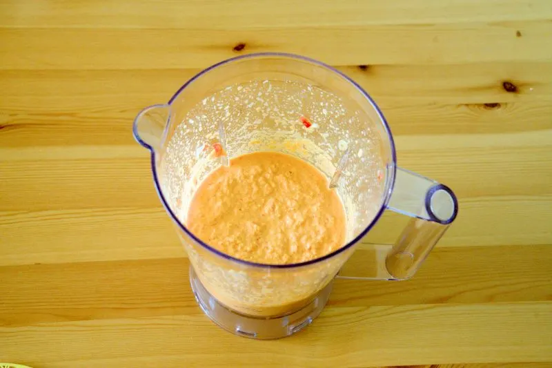 Blend all the ingredients to make a curry paste for the chicken Curry recipe Chinese style.