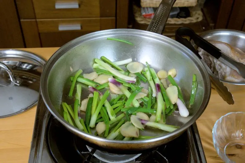 saute the ginger and green onion