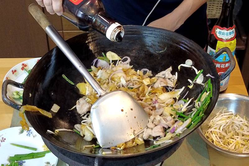 adjust the flavor of the noodles