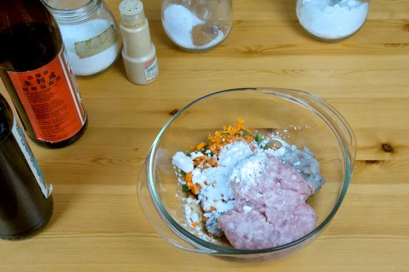 sesaon the fried shrimp rolls filling