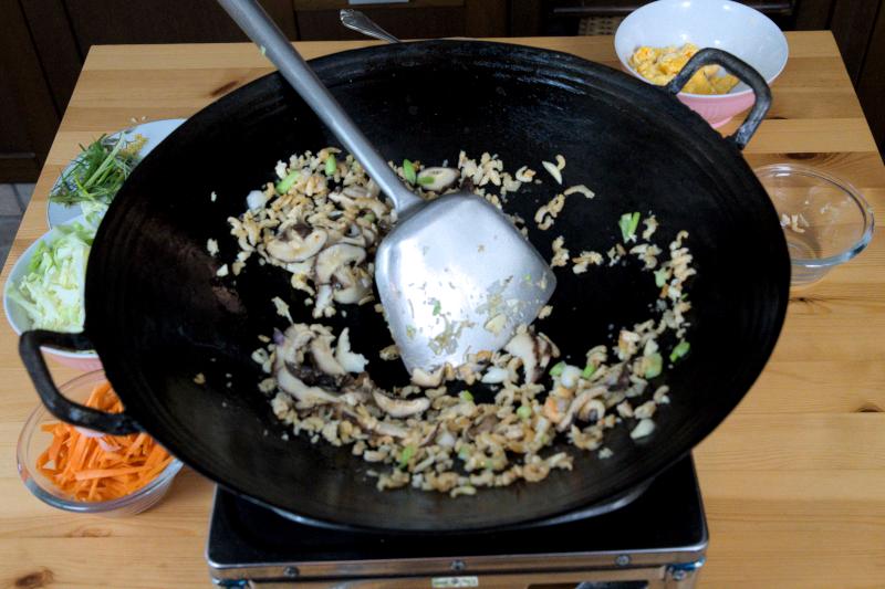 saute the garlic, dried shrimp for 