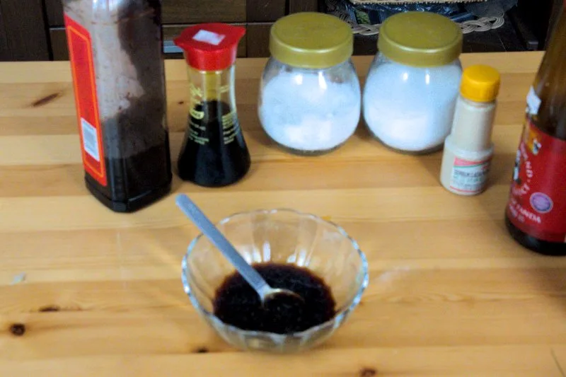 Prepare the savory sauce for stir frying