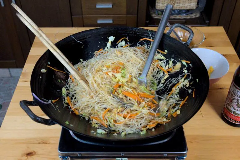 mix the glass noodles with other ingredients, Glass Noodle Stir-fry