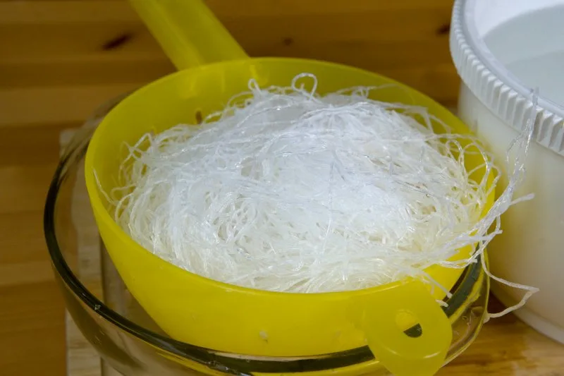 Soak the glass noodles in cold water , Glass Noodle Stir-fry