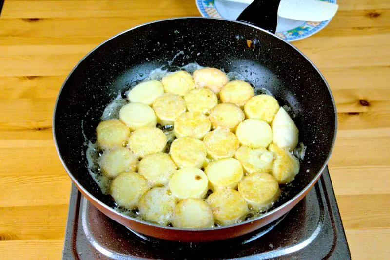 Pan-fried tofu with non stick pan