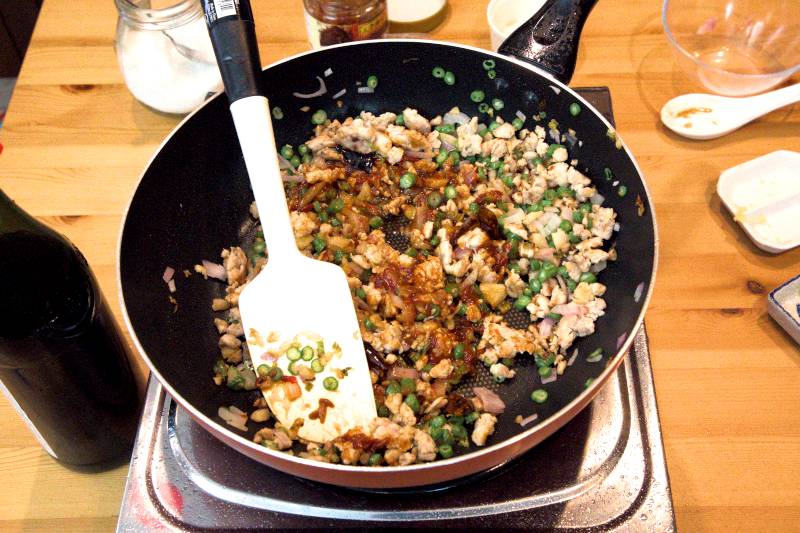 seasone the Pan-fried Tofu with Meat 