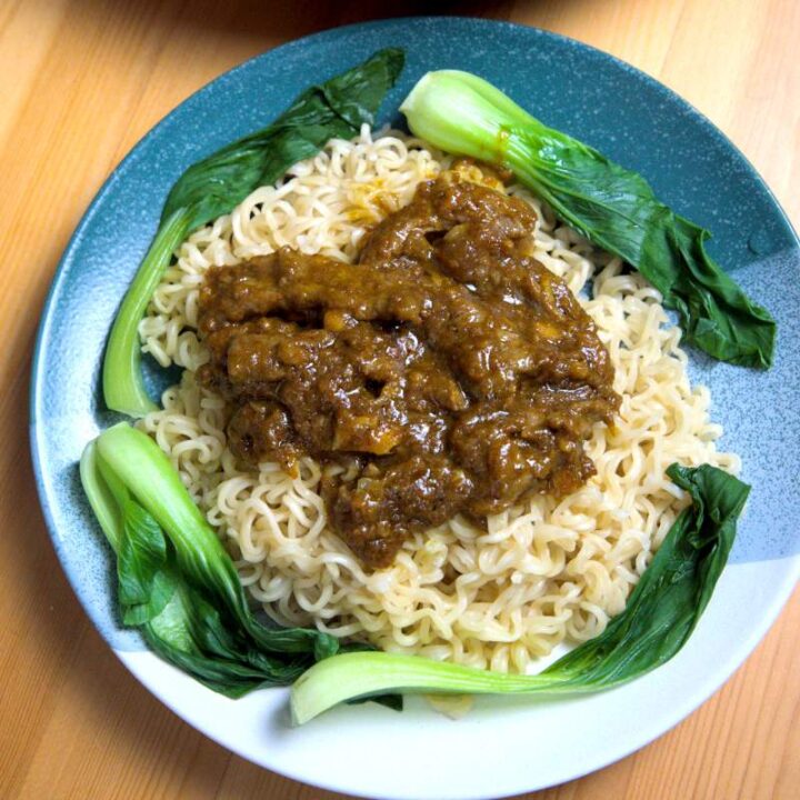 Satay beef noodles video clip (21) square