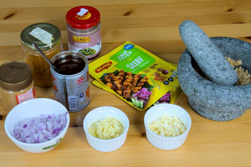 ingredients fo making the satay beef noodles sauce