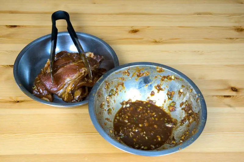 remove the ginger, scallion and garlic from the pork