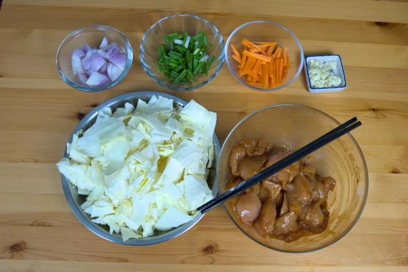 main ingredients for chicken and cabbage stir fry