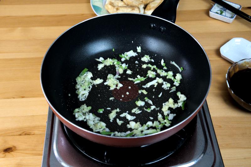 saute the scallions, ginger garlic