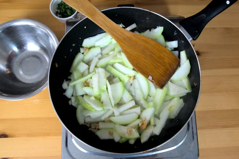 Stir fried the fuzzy melon until crisp tender