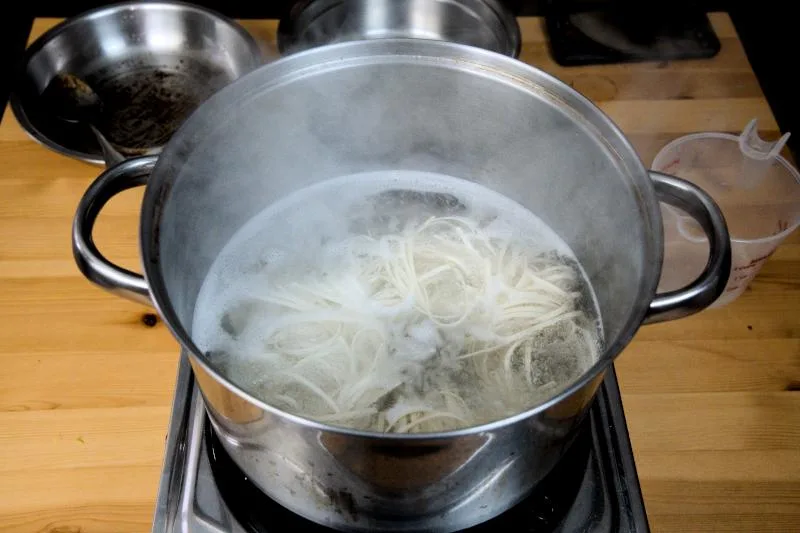cook the shanghai noodles
