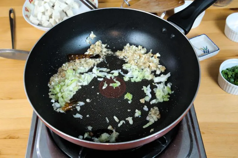 cooking Yu Xiang Eggplant (鱼香茄子)