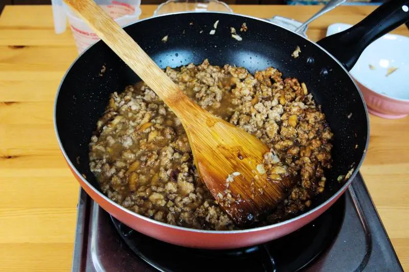 the easy Zha Jiang Mian sacue